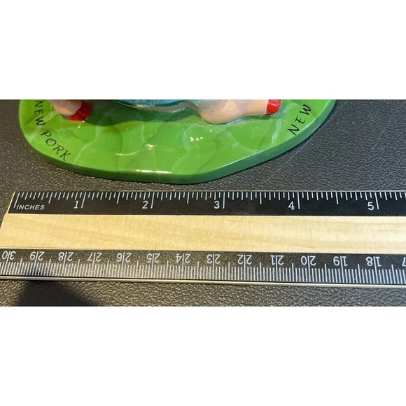 Pig Invasion New‎ Pork I Love NY Collectible Figurine Farm Anthropomorphic Decor - Picture 6 of 7